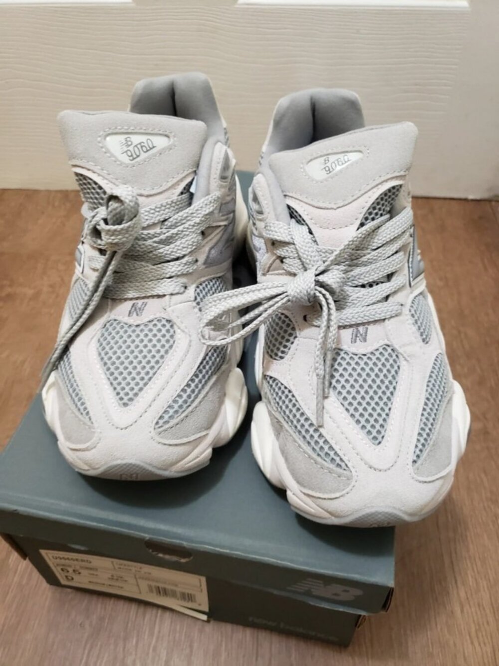 New Balance 9060 Rain Cloud Sneakers Women's US 6.5 - Picture 2 of 8